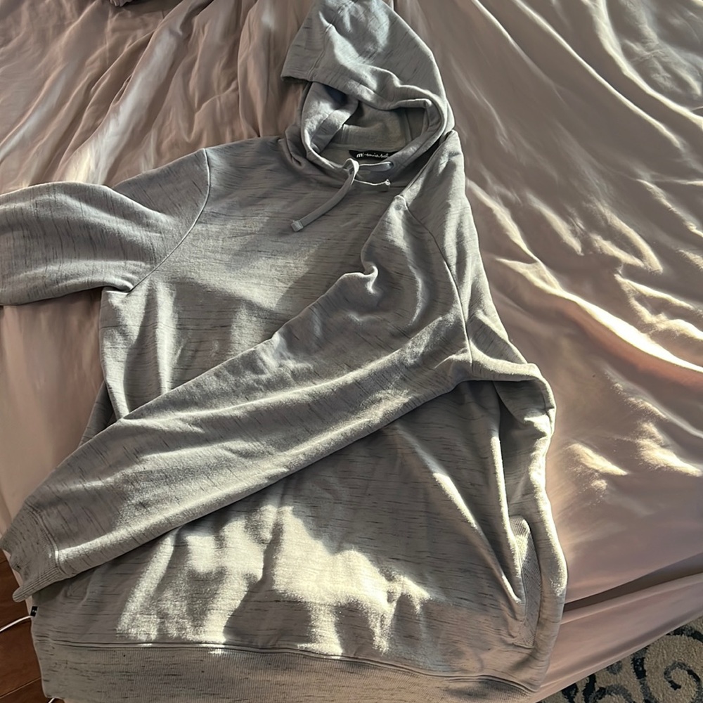 Travis Matthew sweat shirt worn twice. Too big for me. sixe is xl
